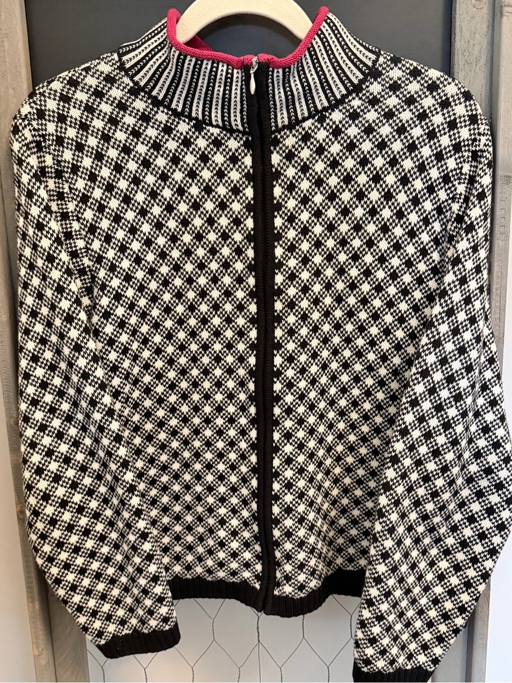 Talbots Petite L Black, Red, White Houndstooth / Birdseye Knit Zip Sweater